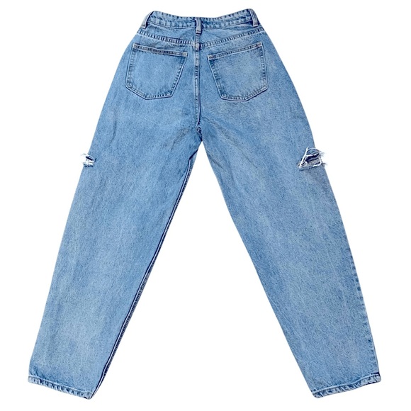 PrettyLittleThing Baggy Button-Fly Boyfriend Jeans - Picture 4 of 9